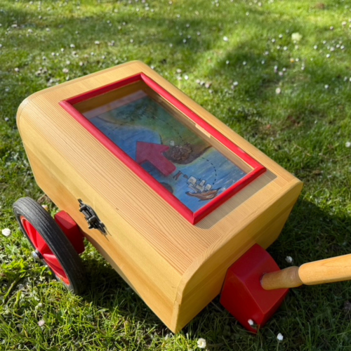 schatzoeker karretje dat gebruikt wordt tijdens een interactieve kinderspeurtocht van Babar