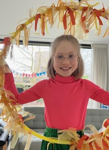 meisje gelukkig circusfeest babarkoffers circuskoffer